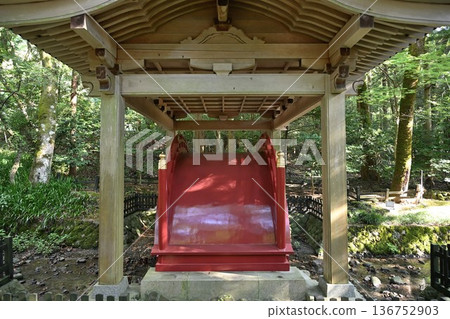 Tama-no-Hashi Bridge in the grounds of Yahiko Shrine (Yahiko Village, Niigata Prefecture) Tama-no-Hashi Bridge in the grounds of Yahiko Shrine (Yahiko Village, Niigata Prefecture) 136752903