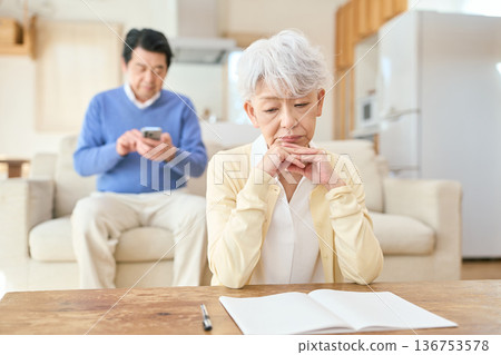 Worried Asian senior woman and her carefree husband 136753578