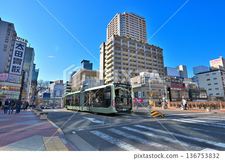 愛知縣：SRT，一種在名古屋市名矢橋上運行的新型道路交通系統 136753832