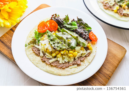 製作仙人掌牛排玉米餅 136754361