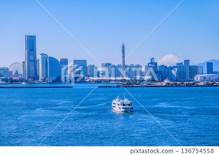 日本橫濱城市景觀：難得一見的全新景色。富士山、Marine Rouge、港未來等地風光盡收眼底。左後方是櫻木町站方向。 136754558