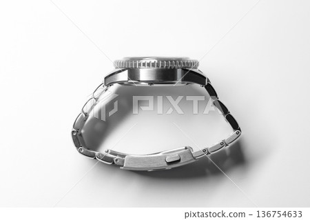 Elegant stainless steel dive watch, side view Elegant stainless steel dive watch, side view 136754633