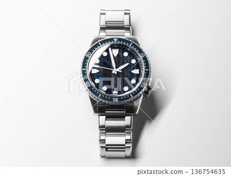 Stylish dive watch featuring a striking blue stone dial 136754635