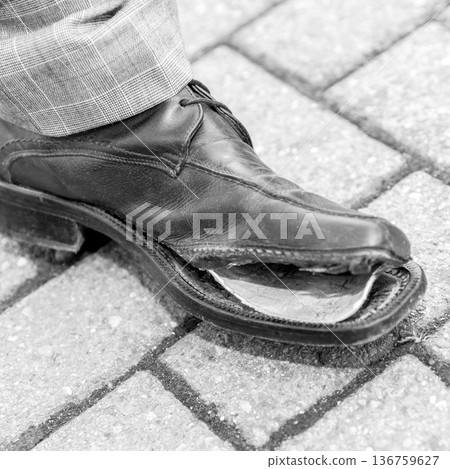 Broken shoe 136759627
