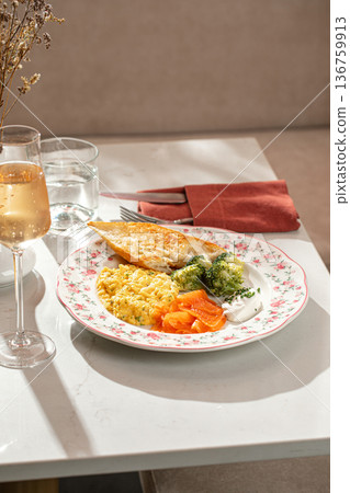 Scrambled eggs with salmon and broccoli 136759913