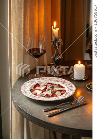 Beef carpaccio with parmesan shavings 136759917
