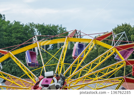 Mechanical structure of a fairground carousel ride 136762285