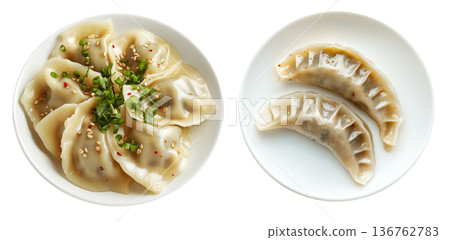 Steamed mandu dumplings placed in circular pattern on ceramic plate, isolated on white transparent background 136762783