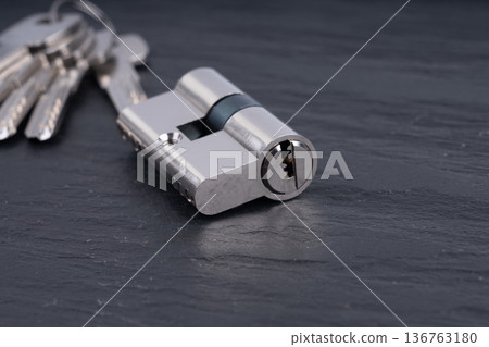 Keys and lock cylinder for door lock. Pin tumbler components ready to replace or repair Keys and lock cylinder for door lock. Pin tumbler components ready to replace or repair 136763180