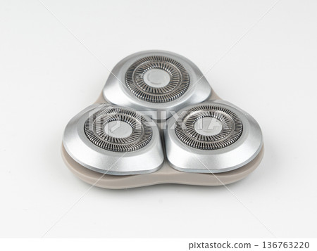Electric shaving head isolated 136763220