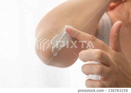 Cream on elbow skin. Applying the lotion to dry rough hands skin, elbow moisturizing creme Cream on elbow skin. Applying the lotion to dry rough hands skin, elbow moisturizing creme 136763256