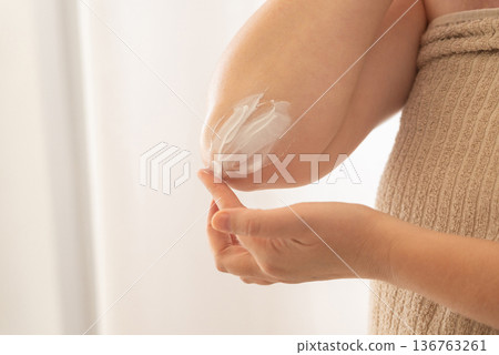 Cream on elbow skin. Applying the lotion to dry rough hands skin, elbow moisturizing creme Cream on elbow skin. Applying the lotion to dry rough hands skin, elbow moisturizing creme 136763261