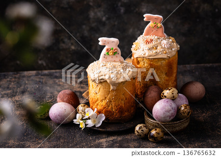 Traditional Easter cake kulich and eggs Traditional Easter cake kulich and eggs 136765632