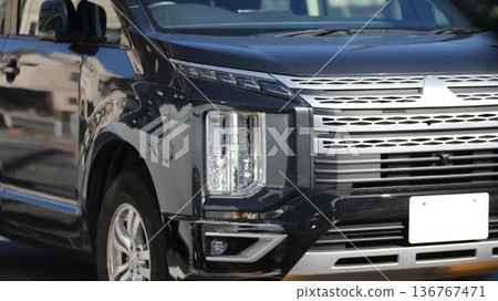 汽車前大燈 136767471