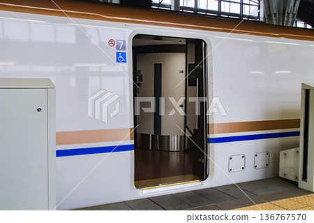 Hokuriku Shinkansen boarding gate 136767570