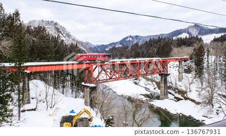The section of the Inland Line that had been closed due to heavy snow has reopened, crossing a railway bridge. February 17, 2026, Akita Prefecture The section of the Inland Line that had been closed due to heavy snow has reopened, crossing a railway bridge. February 17, 2026, Akita Prefecture 136767931