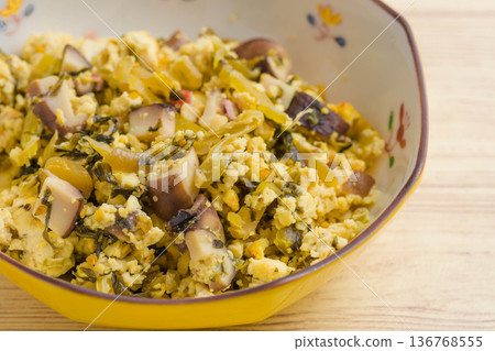 Stir-fried tofu with mustard greens 136768555