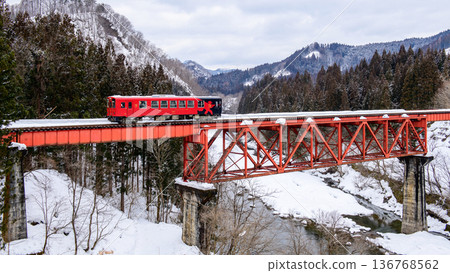 The section of the Inland Line that had been closed due to heavy snow has reopened, crossing a railway bridge. February 17, 2026, Akita Prefecture The section of the Inland Line that had been closed due to heavy snow has reopened, crossing a railway bridge. February 17, 2026, Akita Prefecture 136768562