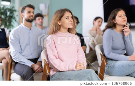 Students sit attentively in the classroom and listen to lectures 136768966
