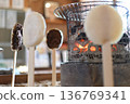 Gohei mochi rice cakes lined up in front of the hearth 136769341