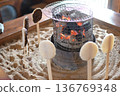 Gohei mochi rice cakes lined up in front of the hearth 136769348