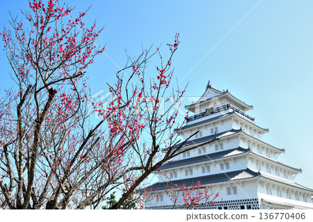 Shimabara Castle tower and plum blossoms Shimabara Castle tower and plum blossoms 136770406