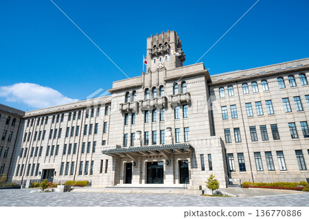陽光明媚的京都市政廳 陽光明媚的京都市政廳 136770886