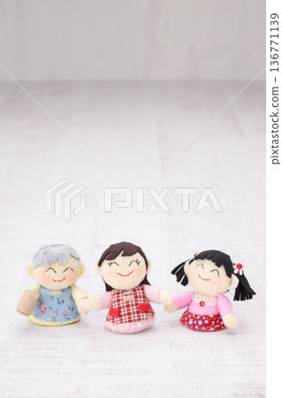Three-generation female family dolls Three-generation female family dolls 136771139