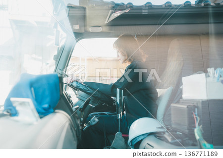 female, lady, woman 136771189