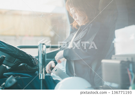 女生 女孩 女性 136771193
