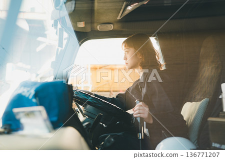 female, lady, woman 136771207