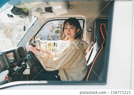 輕型貨車與家庭主婦 136771221