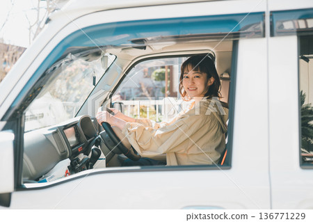 Light van and housewife Light van and housewife 136771229