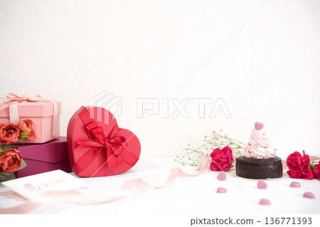 A gift box and fondant chocolate to express gratitude A gift box and fondant chocolate to express gratitude 136771393