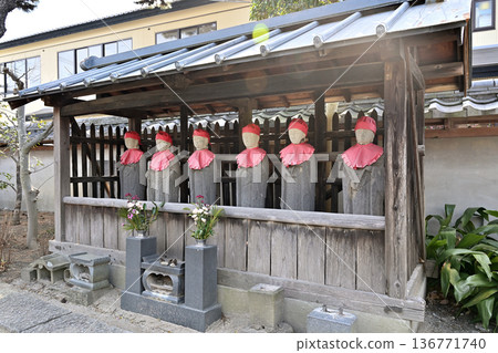 Walking around Koshigaya: Shoren-in Temple, Tozan-ha Shingon Buddhism, Kawarasone, Koshigaya City Walking around Koshigaya: Shoren-in Temple, Tozan-ha Shingon Buddhism, Kawarasone, Koshigaya City 136771740