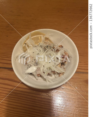 Torikizoku Iwatsuki Branch: Grilled chicken with mayonnaise salad Torikizoku Iwatsuki Branch: Grilled chicken with mayonnaise salad 136772662