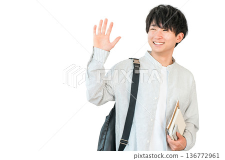 微笑的亞洲大學生揮手，學生（問候，校園生活） 136772961