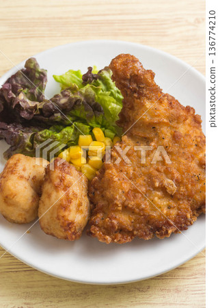 Juicy fried chicken legs Juicy fried chicken legs 136774210