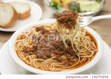 用叉子叉起肉醬湯麵的那一刻 136774856