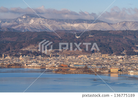 長野縣 諏訪湖的黎明，冬日景色 136775189