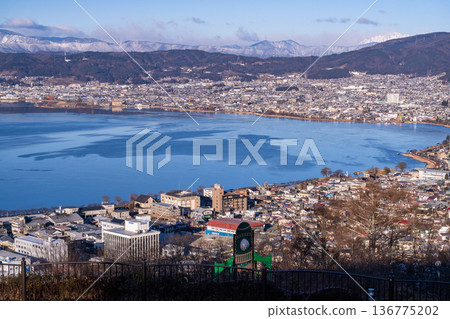 長野縣 諏訪湖的黎明，冬日景色 136775202