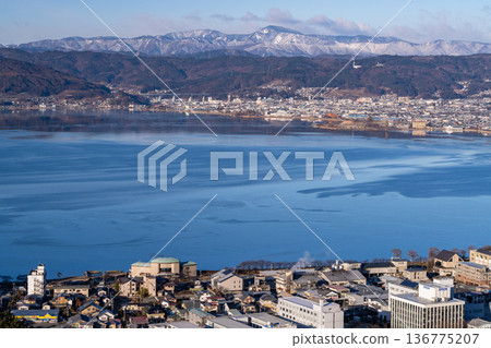 長野縣 諏訪湖的黎明，冬日景色 136775207