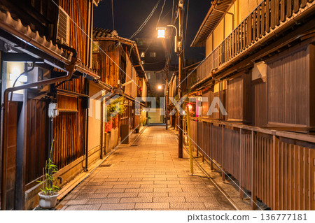 Gion, Kyoto Prefecture - Nighttime Hanamikoji 136777181