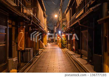 京都府祇園 - 夜景花見小路 京都府祇園 - 夜景花見小路 136777193