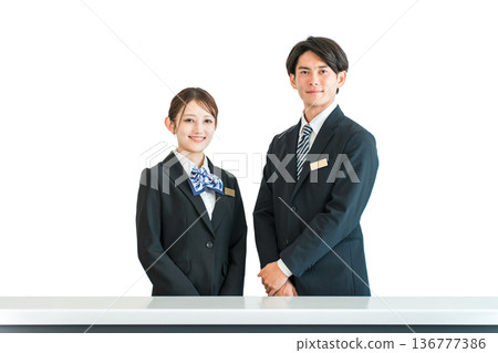 櫃檯、前台接待員、旅館經營者、男女前台工作人員 136777386