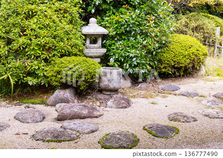 從月勝寺書院望出去的花園,月勝寺是松江藩主的家寺。 從月勝寺書院望出去的花園,月勝寺是松江藩主的家寺。 136777490
