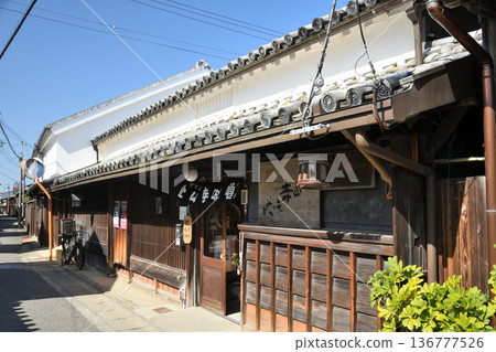 Historical building in Yuasa (Kinzanji miso made by Kyusuke Ota) [Yuasa Town, Wakayama Prefecture] 136777526