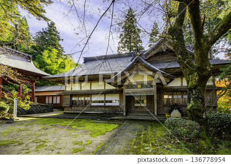Chokaisan Omonokimi Shrine, Warabiokaguchinomiya Shrine Office and Saikan, Yuza Town, Yamagata Prefecture Chokaisan Omonokimi Shrine, Warabiokaguchinomiya Shrine Office and Saikan, Yuza Town, Yamagata Prefecture 136778954
