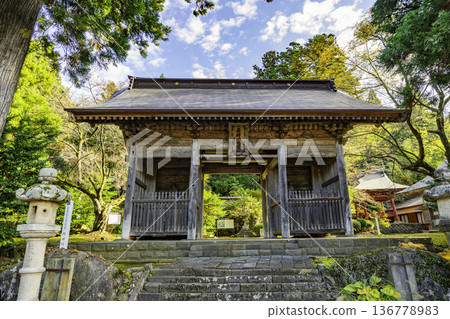 Chokaisan Omonoki Shrine, Warabiokaguchinomiya Shrine, Zuishinmon Gate, Yuza Town, Yamagata Prefecture Chokaisan Omonoki Shrine, Warabiokaguchinomiya Shrine, Zuishinmon Gate, Yuza Town, Yamagata Prefecture 136778983