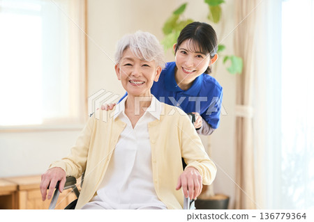 Asian visiting caregivers supporting seniors Asian visiting caregivers supporting seniors 136779364
